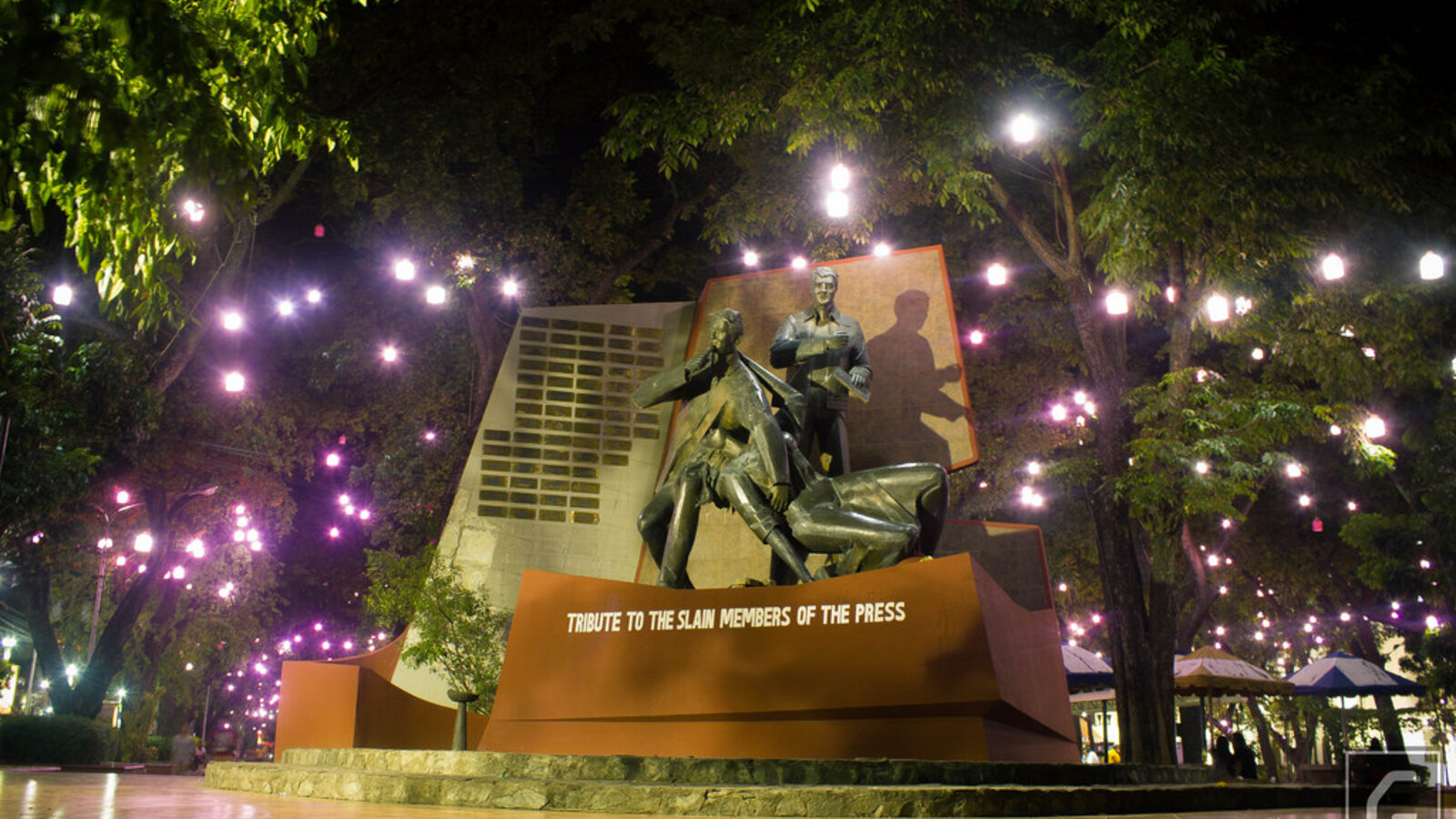 Monumento en homenaje a periodistas caídos